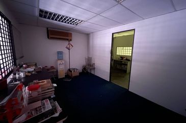 Facing AMJ Highway Taman Semabok Perdana