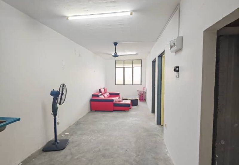 Taman Putri Kulai Flat