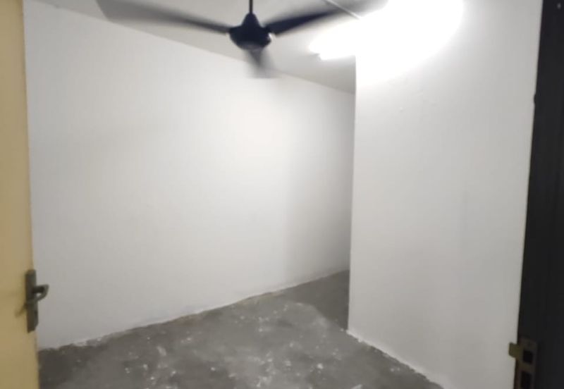 Taman Putri Kulai Flat