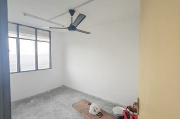 Taman Putri Kulai Flat