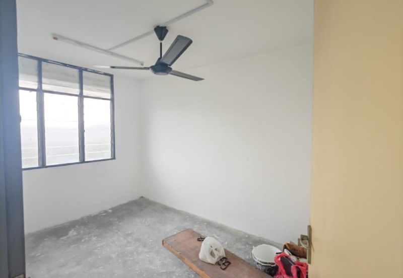 Taman Putri Kulai Flat