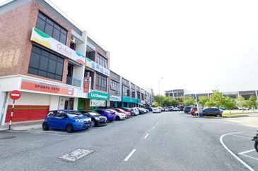 Pusat Komersial Suria (68 Avenue)