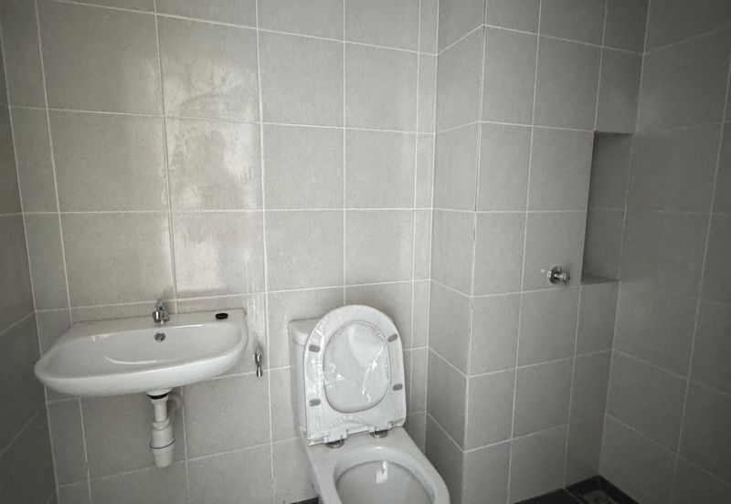 Jalan Tasik Mutiara 2