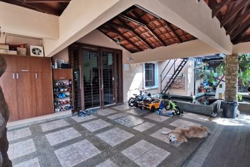 OUG Fully Renovated 2 Storey Bungalow with High Ceiling, comfortable