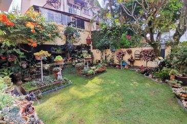 OUG Fully Renovated 2 Storey Bungalow with High Ceiling, comfortable