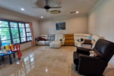OUG Fully Renovated 2 Storey Bungalow with High Ceiling, comfortable