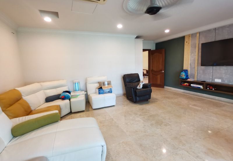 OUG Fully Renovated 2 Storey Bungalow with High Ceiling, comfortable