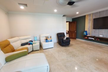 OUG Fully Renovated 2 Storey Bungalow with High Ceiling, comfortable