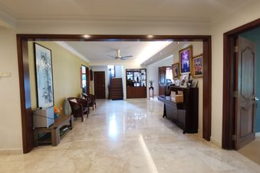 OUG Fully Renovated 2 Storey Bungalow with High Ceiling, comfortable