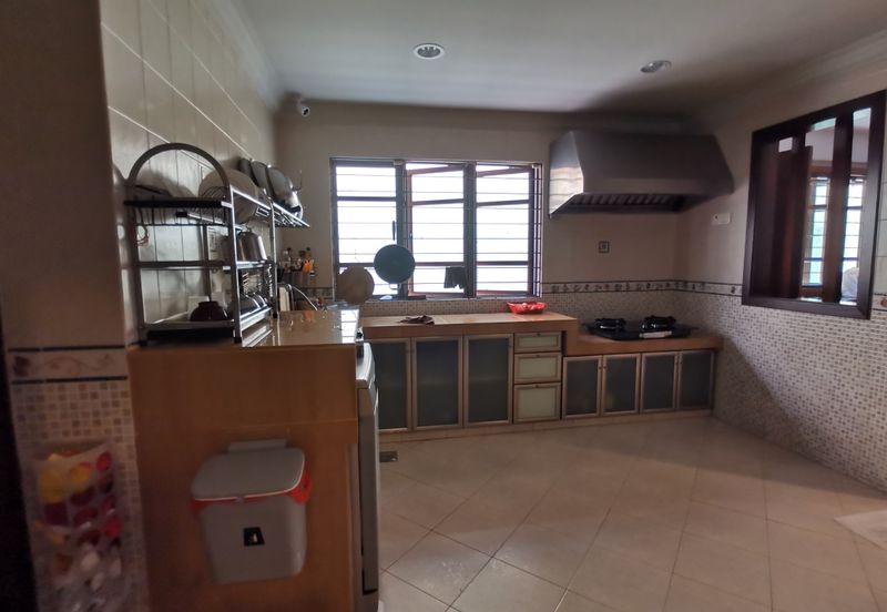 OUG Fully Renovated 2 Storey Bungalow with High Ceiling, comfortable