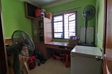OUG Fully Renovated 2 Storey Bungalow with High Ceiling, comfortable