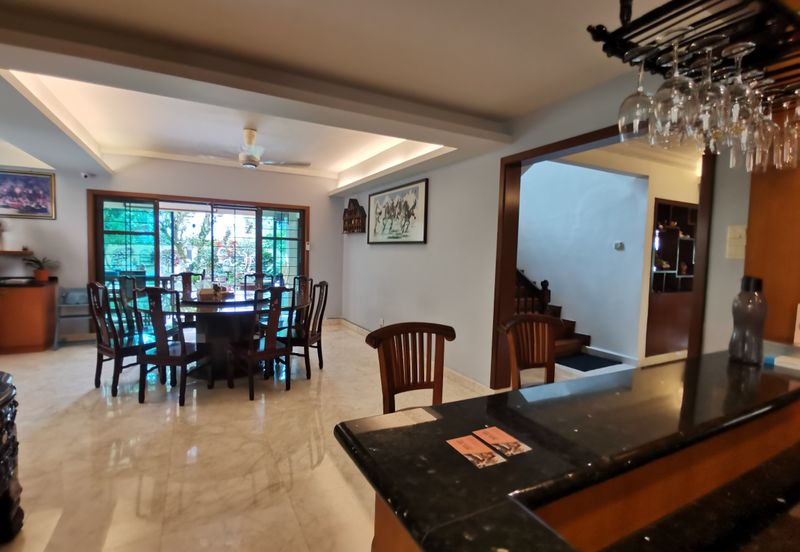 OUG Fully Renovated 2 Storey Bungalow with High Ceiling, comfortable