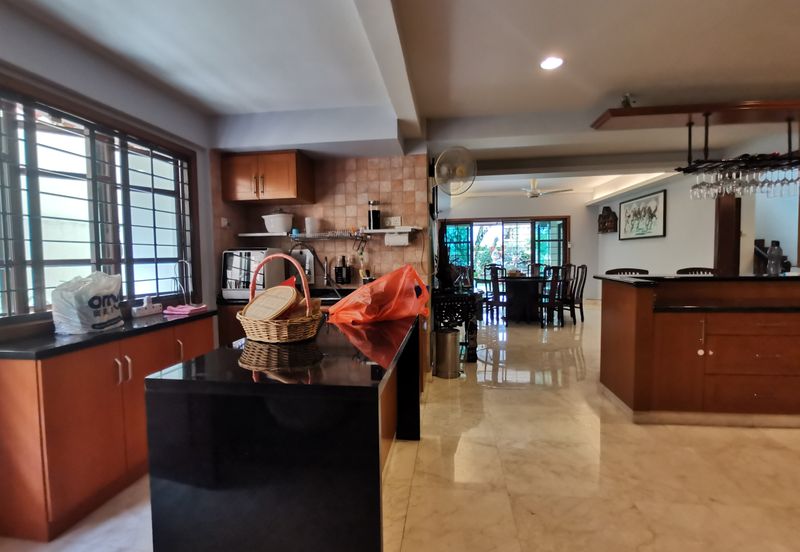 OUG Fully Renovated 2 Storey Bungalow with High Ceiling, comfortable