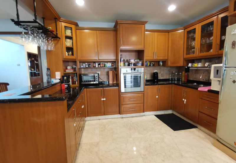 OUG Fully Renovated 2 Storey Bungalow with High Ceiling, comfortable