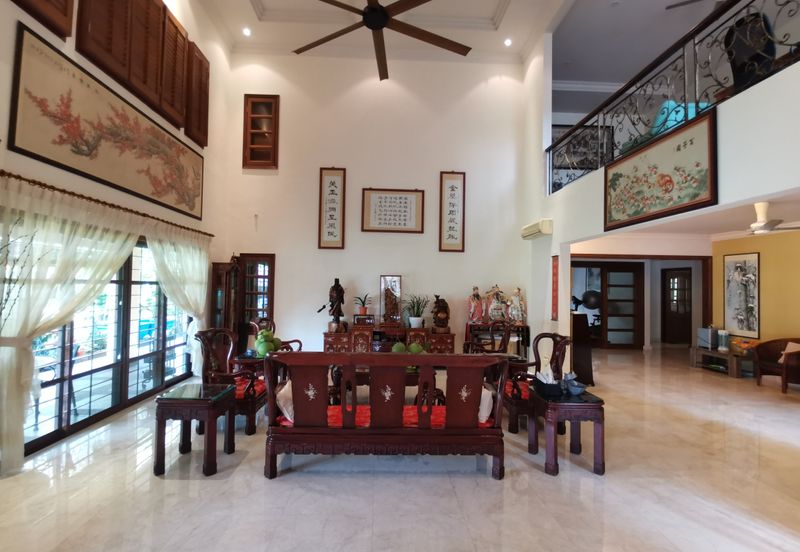 OUG Fully Renovated 2 Storey Bungalow with High Ceiling, comfortable