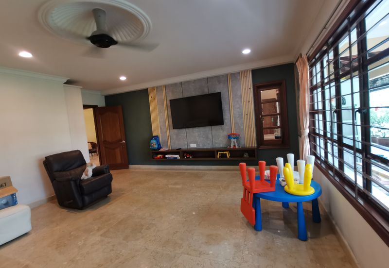 OUG Fully Renovated 2 Storey Bungalow with High Ceiling, comfortable