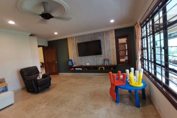 OUG Fully Renovated 2 Storey Bungalow with High Ceiling, comfortable