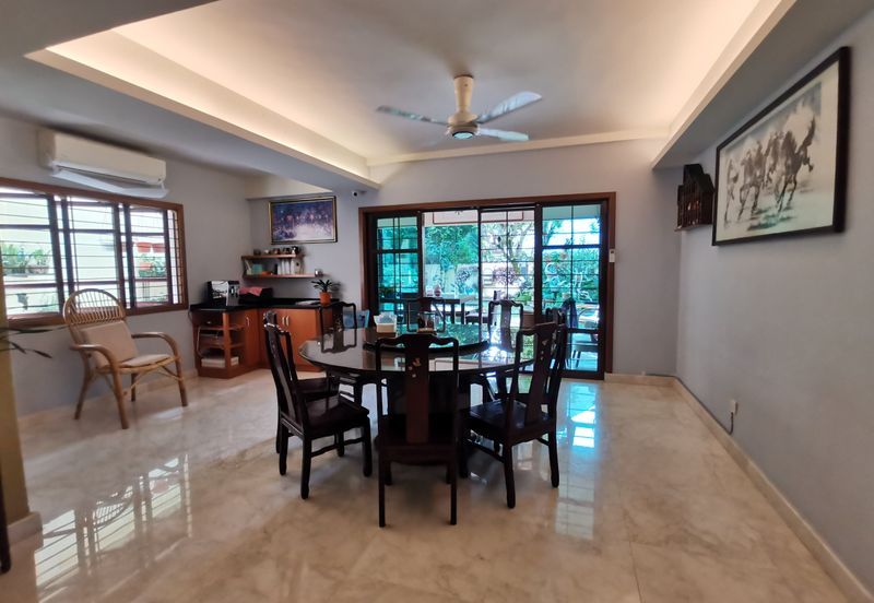 OUG Fully Renovated 2 Storey Bungalow with High Ceiling, comfortable