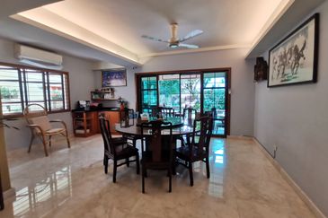 OUG Fully Renovated 2 Storey Bungalow with High Ceiling, comfortable