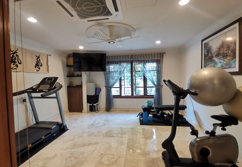 OUG Fully Renovated 2 Storey Bungalow with High Ceiling, comfortable