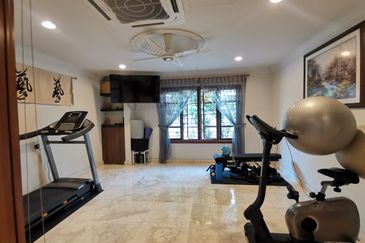 OUG Fully Renovated 2 Storey Bungalow with High Ceiling, comfortable