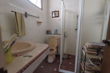 2 Storey Corner Bungalow @Taman OUG, community Guarded area, Chinese Area