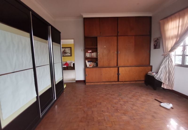 2 Storey Corner Bungalow @Taman OUG, community Guarded area, Chinese Area