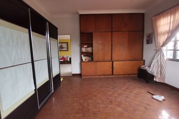 2 Storey Corner Bungalow @Taman OUG, community Guarded area, Chinese Area