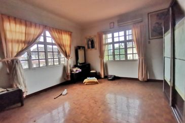 2 Storey Corner Bungalow @Taman OUG, community Guarded area, Chinese Area