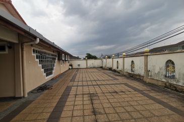 2 Storey Corner Bungalow @Taman OUG, community Guarded area, Chinese Area