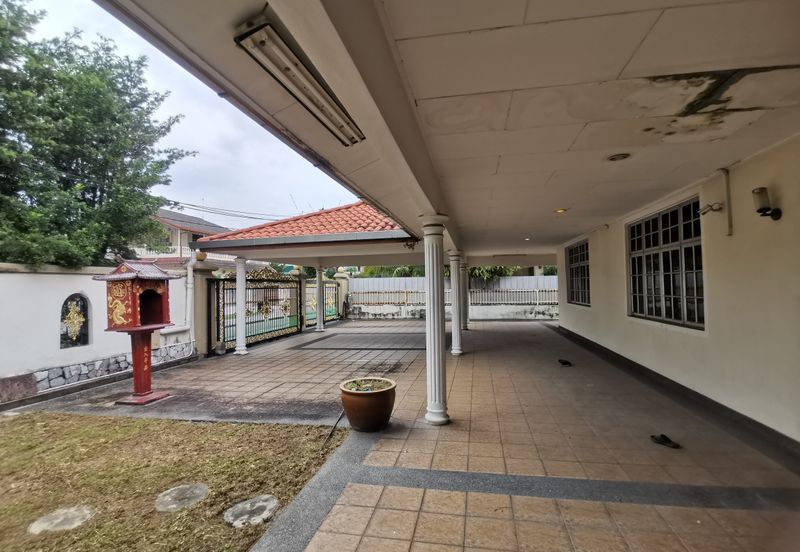 2 Storey Corner Bungalow @Taman OUG, community Guarded area, Chinese Area