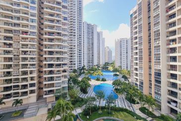 Baypoint @ Country Garden Danga Bay