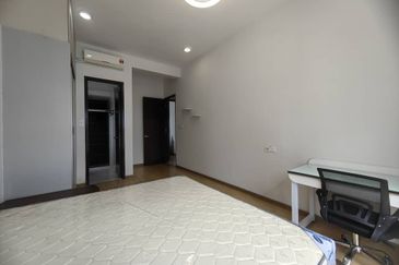 Baypoint @ Country Garden Danga Bay