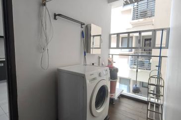 Baypoint @ Country Garden Danga Bay