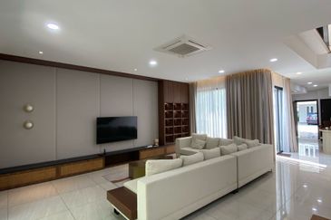 The Hills Residences, Senibong Cove