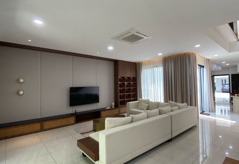 The Hills Residences, Senibong Cove