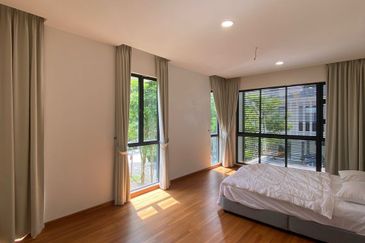 The Hills Residences, Senibong Cove