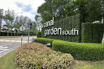 The Canal Garden South, Horizon Hills