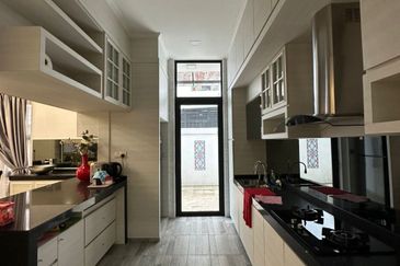 Horizon Hills @ JB 3 Storey Cluster House full Renovated & Furnished for Sale