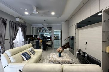 Horizon Hills @ JB 3 Storey Cluster House full Renovated & Furnished for Sale