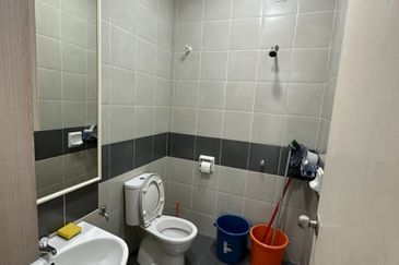 Horizon Hills @ JB 3 Storey Cluster House full Renovated & Furnished for Sale