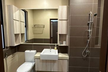 Horizon Hills @ JB 3 Storey Cluster House full Renovated & Furnished for Sale