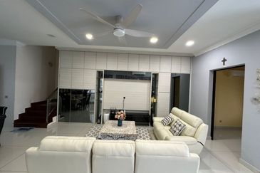 Horizon Hills @ JB 3 Storey Cluster House full Renovated & Furnished for Sale