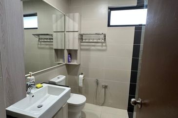 Horizon Hills @ JB 3 Storey Cluster House full Renovated & Furnished for Sale