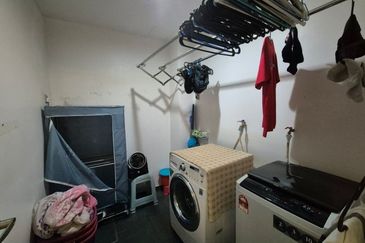 Maple Red, Adda Heights