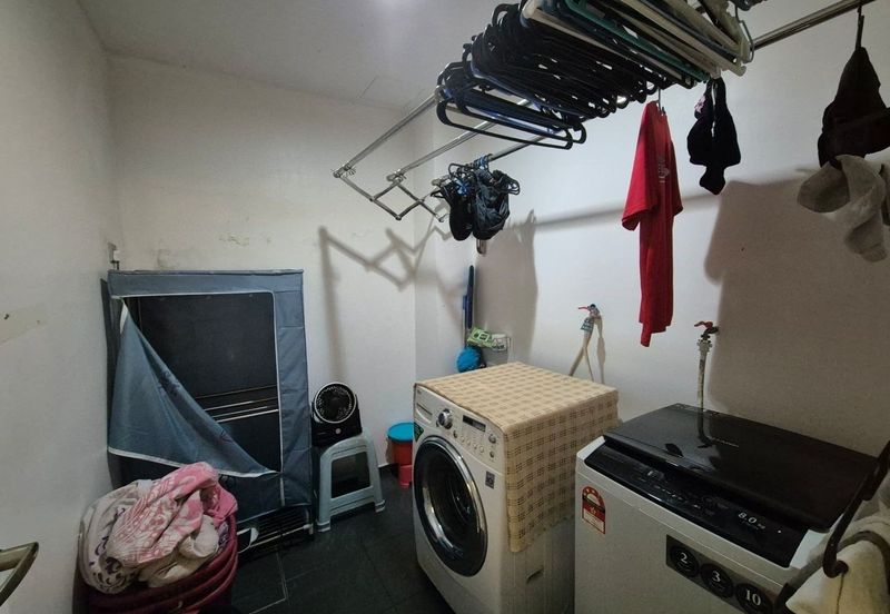 Maple Red, Adda Heights