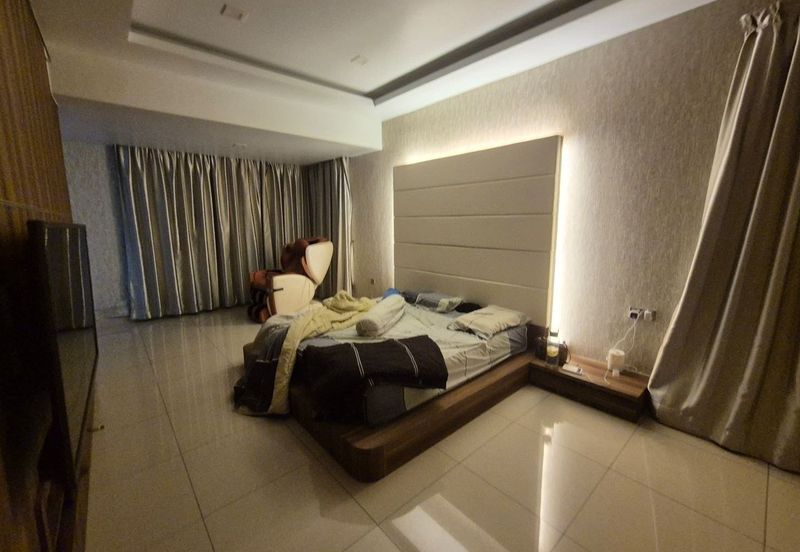 Maple Red, Adda Heights