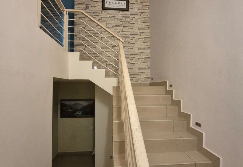 Maple Red, Adda Heights