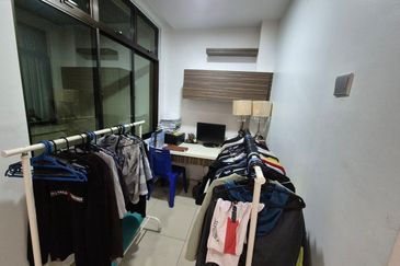 Maple Red, Adda Heights