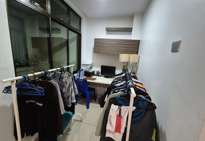 Maple Red, Adda Heights